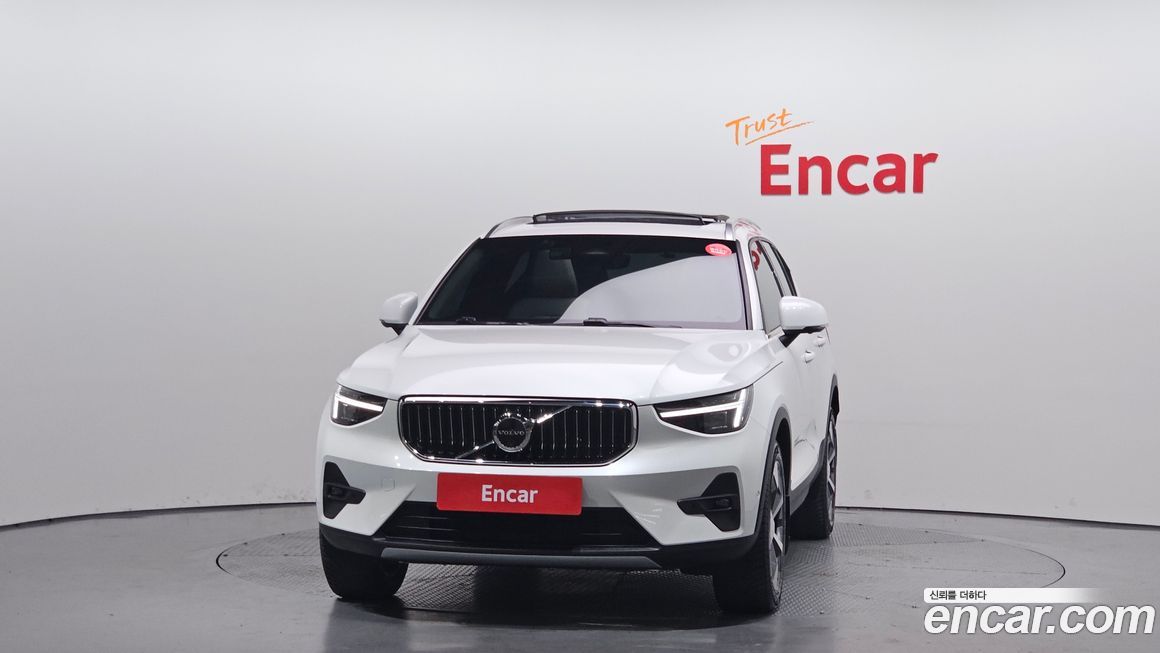 Volvo XC40 B4 Ultra Bright, 2025