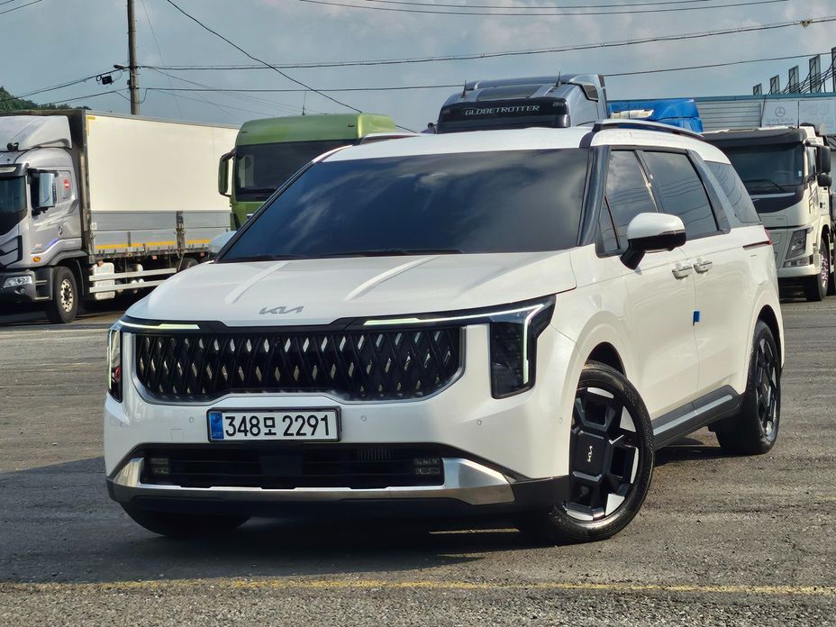 Kia Carnival 9-Seater Signature, 2025