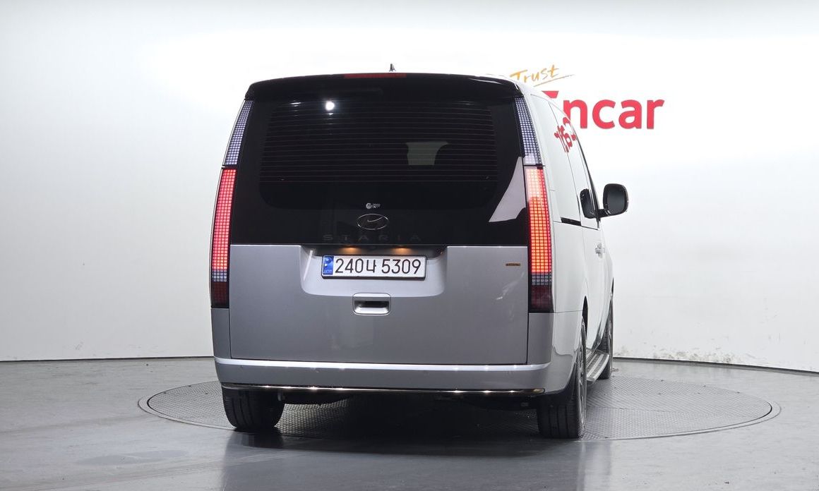 Hyundai Staria 4WD Lounge 9-Seater, 2025