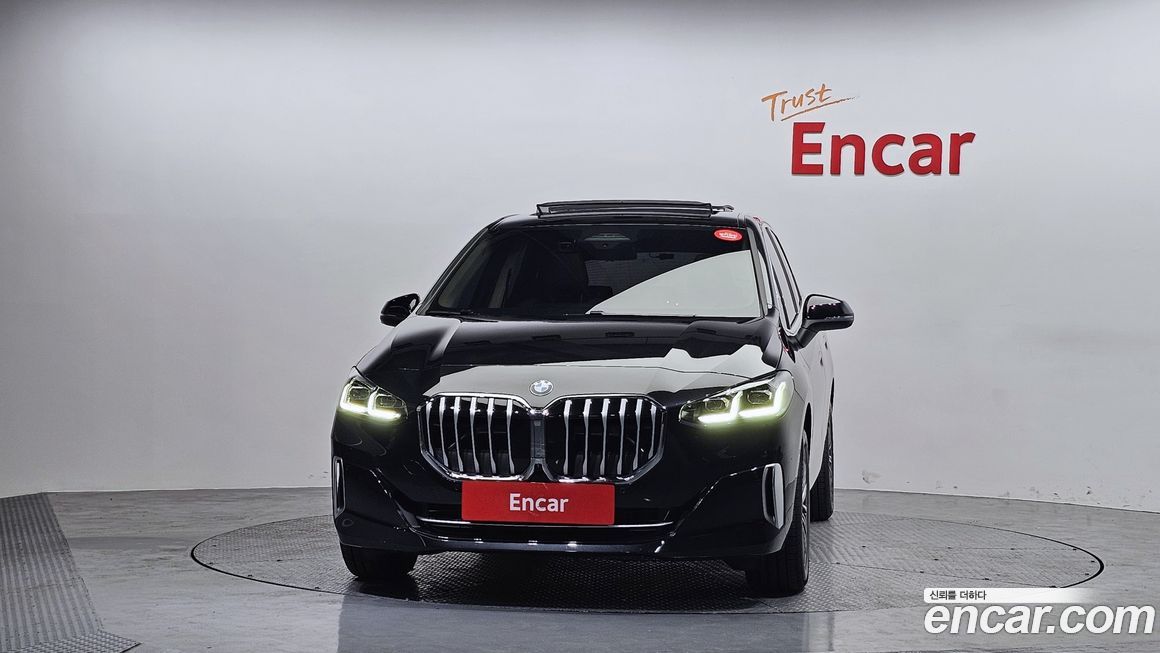 BMW 2-Series 220i Luxury, 2025