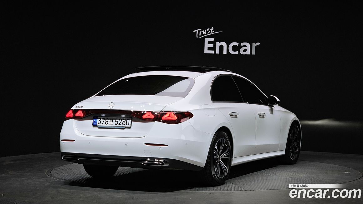 Mercedes-Benz E-Class E200 Avantgarde, 2024