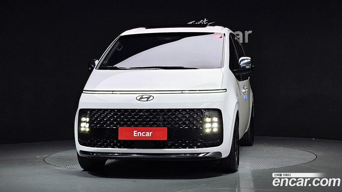 Hyundai Staria 4WD Lounge 9-Seater, 2025