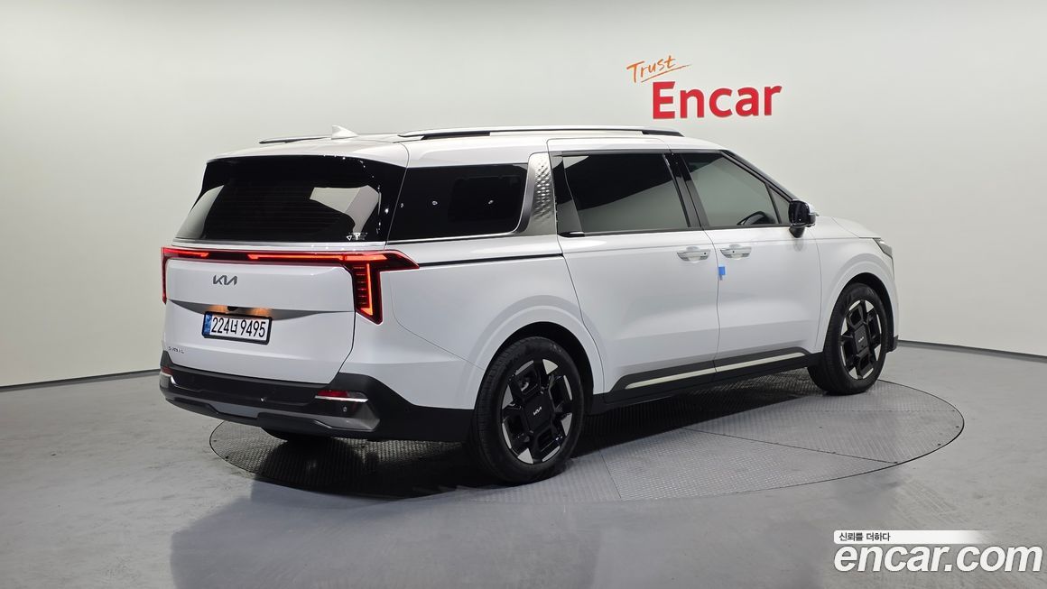 Kia Carnival 9-Seater Signature, 2024
