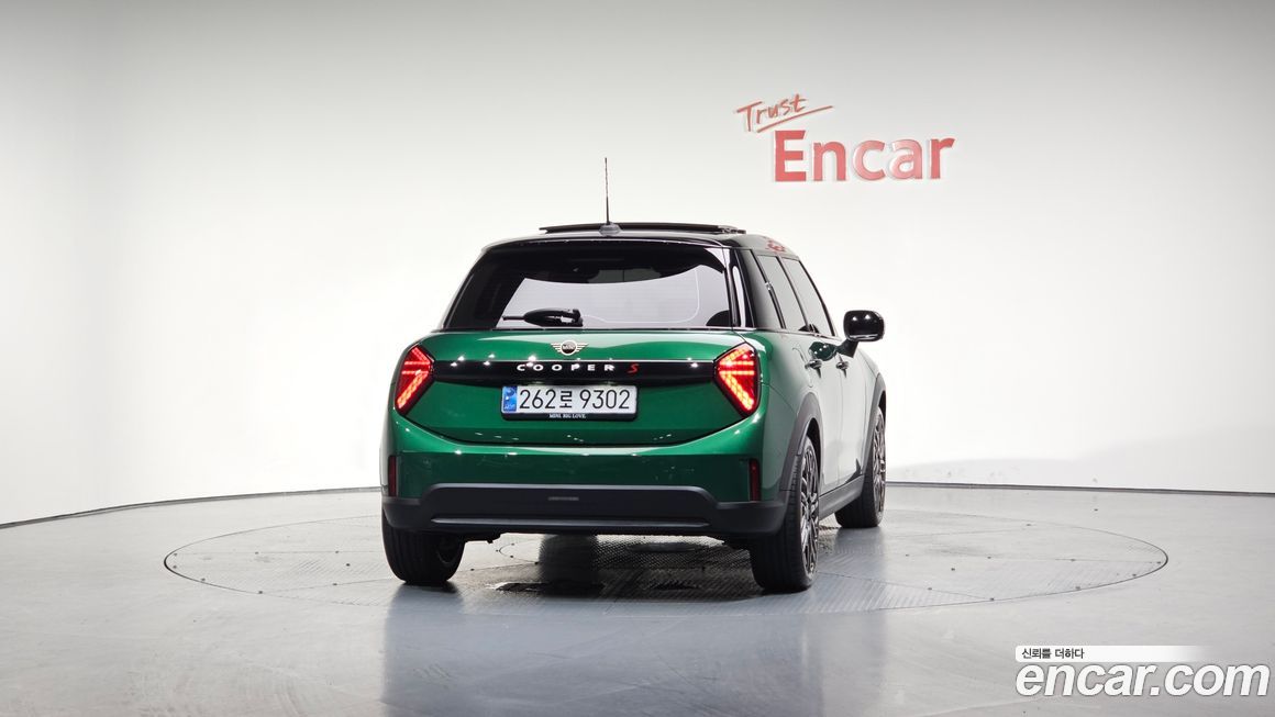 Mini Cooper Favoured, 2025