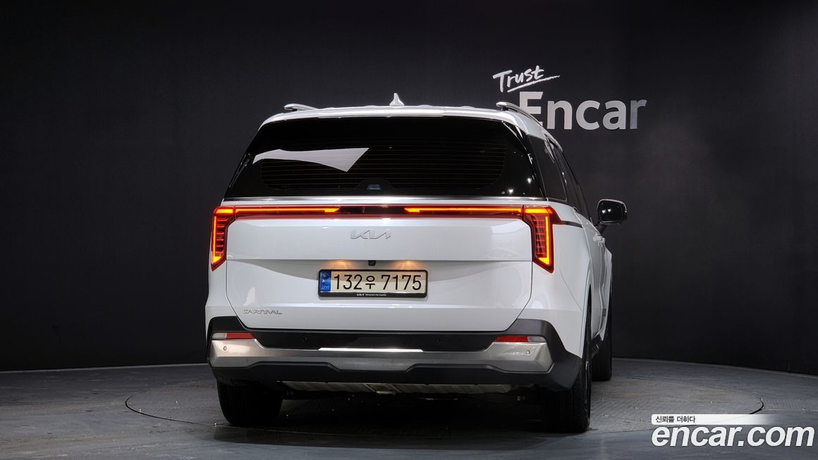 Kia Carnival 7-Seater Signature, 2024