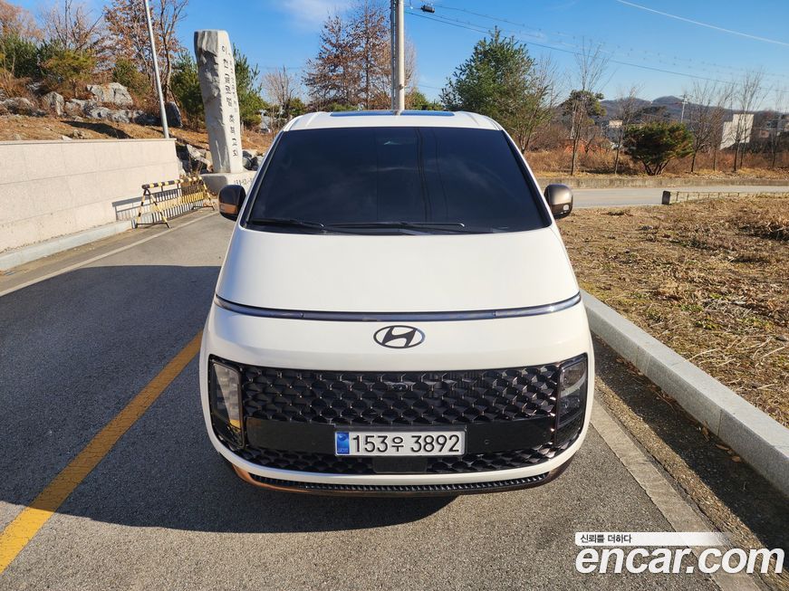 Hyundai Staria 4WD Lounge 9-Seater, 2025