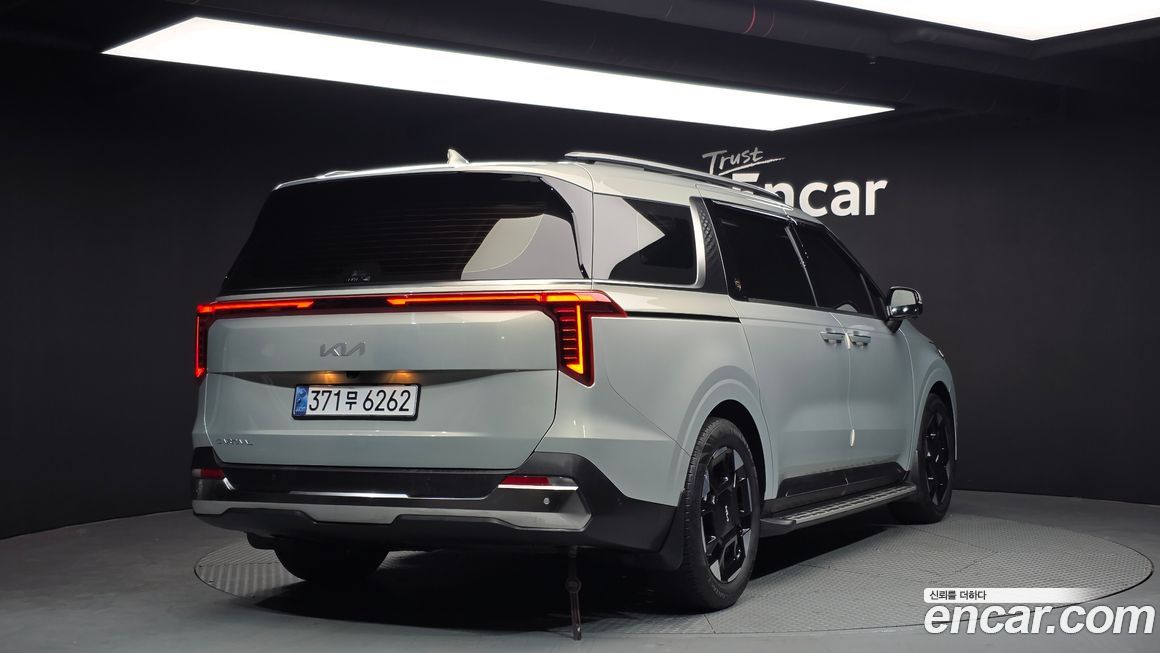 Kia Carnival 9-Seater Signature, 2025