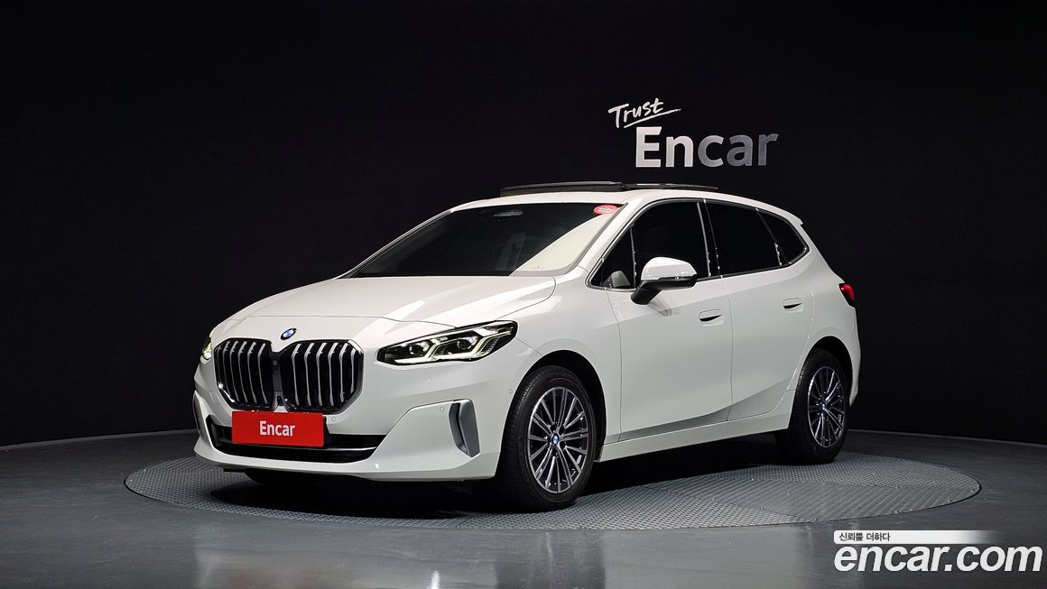 BMW 2-Series 220i Luxury, 2024