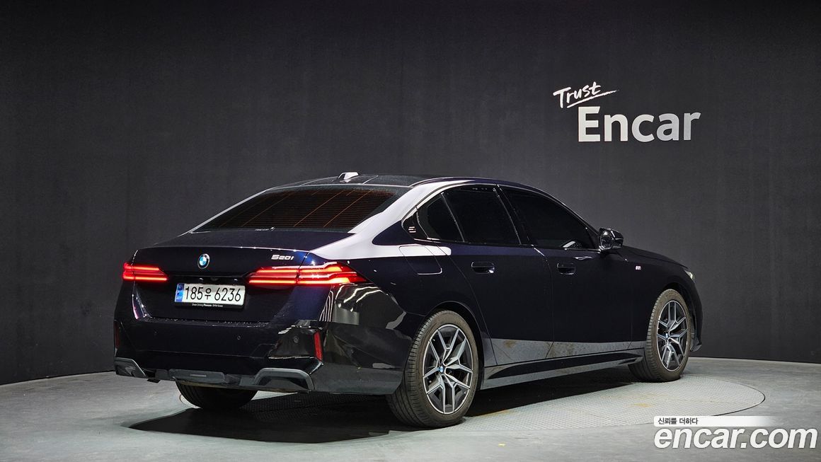 BMW 5-Series 520i M Sport, 2025
