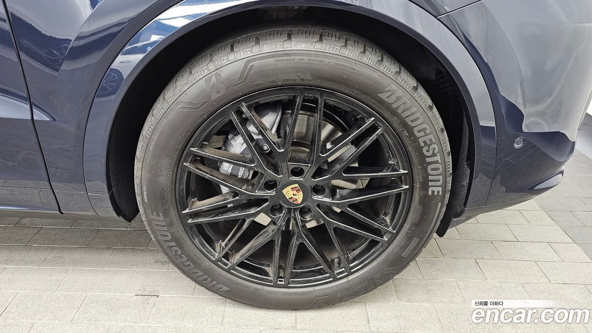 Porsche Cayenne 3.0, 2024