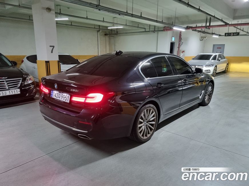 BMW 5-Series 530i Luxury, 2023