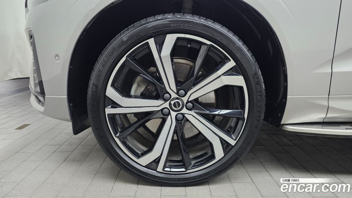 Volvo XC60 B6 R-Design, 2022