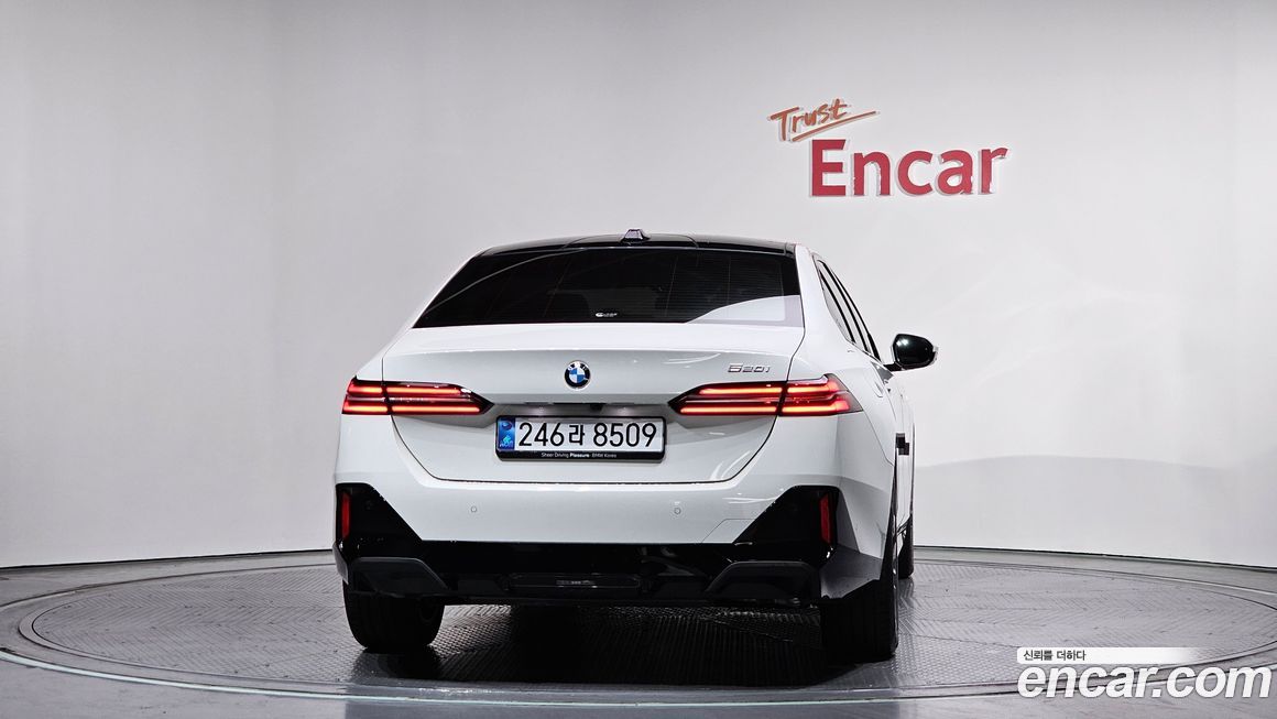 BMW 5-Series 520i M Sport, 2025