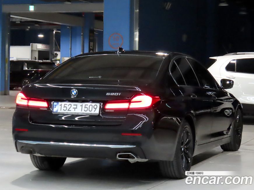 BMW 5-Series 520i Luxury, 2023