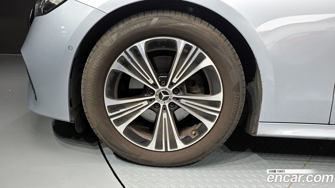 Mercedes-Benz E-Class E200 Avantgarde, 2025