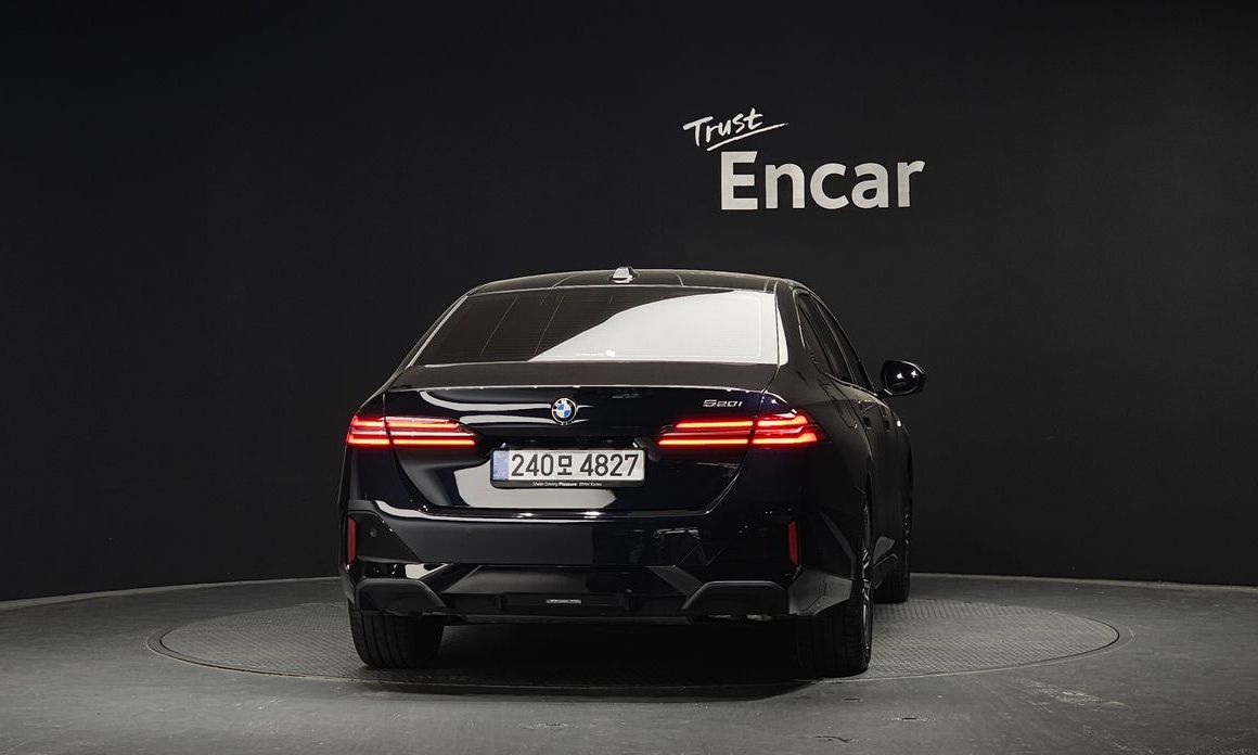 BMW 5-Series 520i M Sport, 2025