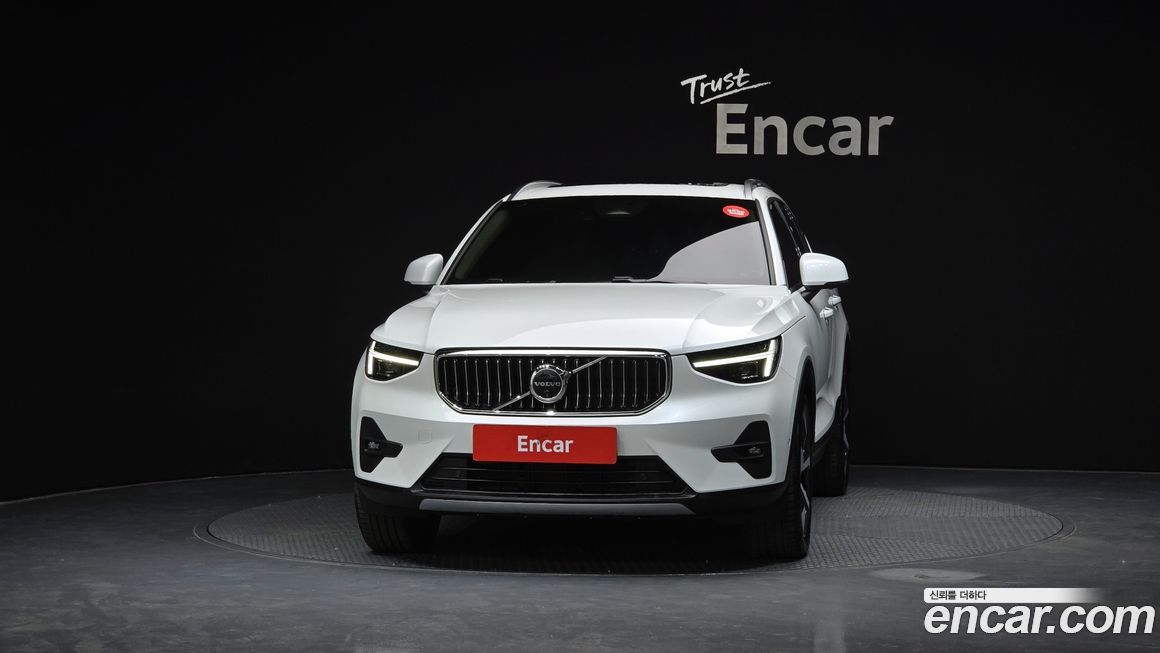 Volvo XC40 B4 Ultimate Bright, 2024