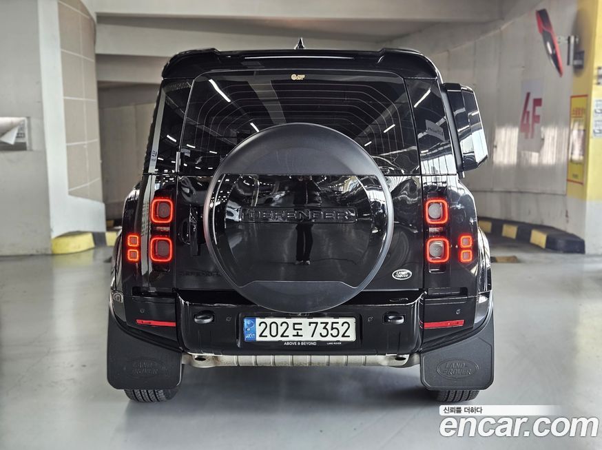 Land Rover Defender 110 P300 X-Dynamic SE, 2022