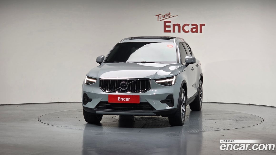 Volvo XC40 B4 Ultra Bright, 2025