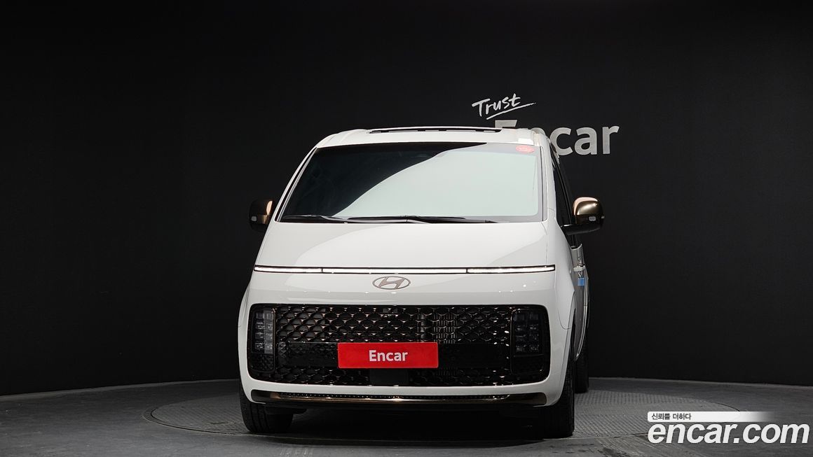 Hyundai Staria 4WD Lounge 7-Seater, 2025