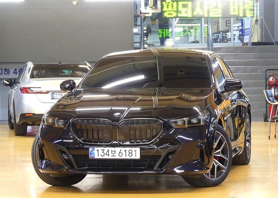 BMW 5-Series 520i Special Edition, 2025