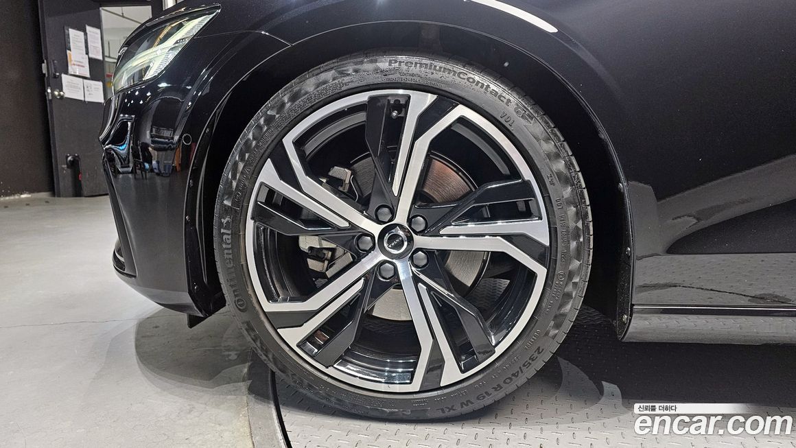 Volvo S60 B5 Ultimate Dark, 2024