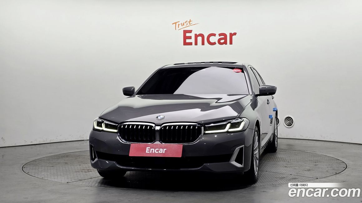 BMW 5-Series 520i Luxury, 2022