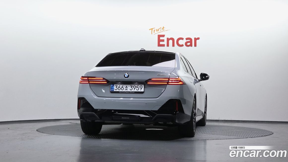 BMW 5-Series 520i M Sport, 2025