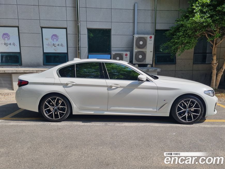 BMW 5-Series 530i xDrive M Sport Package, 2023