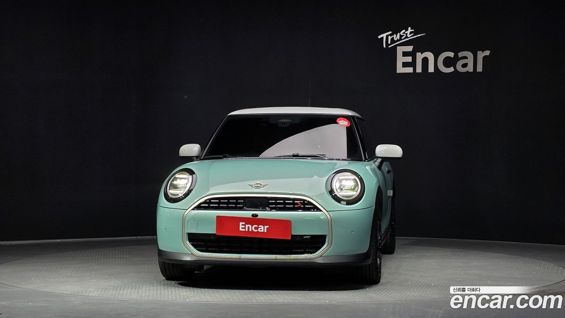 Mini Cooper Favoured, 2025