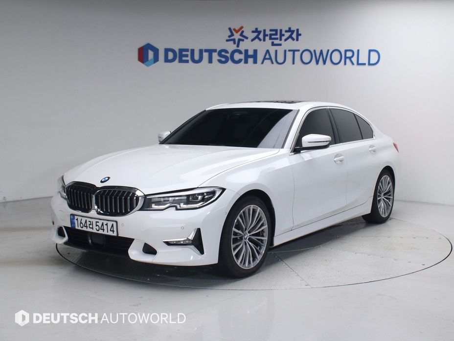 BMW 3-Series 320i Luxury, 2022