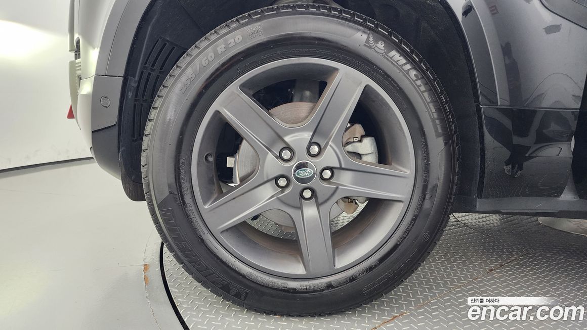 Land Rover Defender 110 P300 X-Dynamic SE, 2024