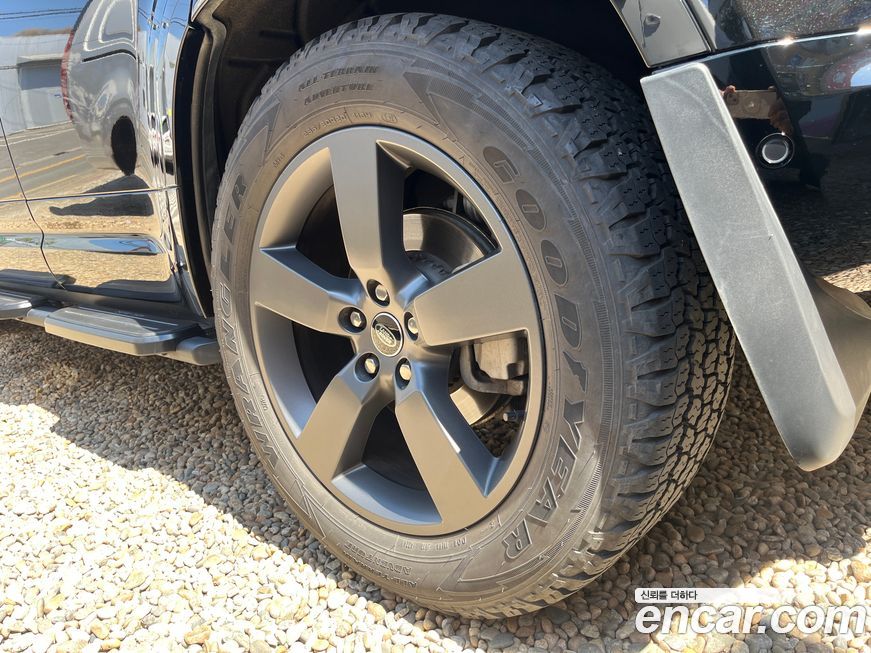 Land Rover Defender 110 P300 X-Dynamic SE, 2025