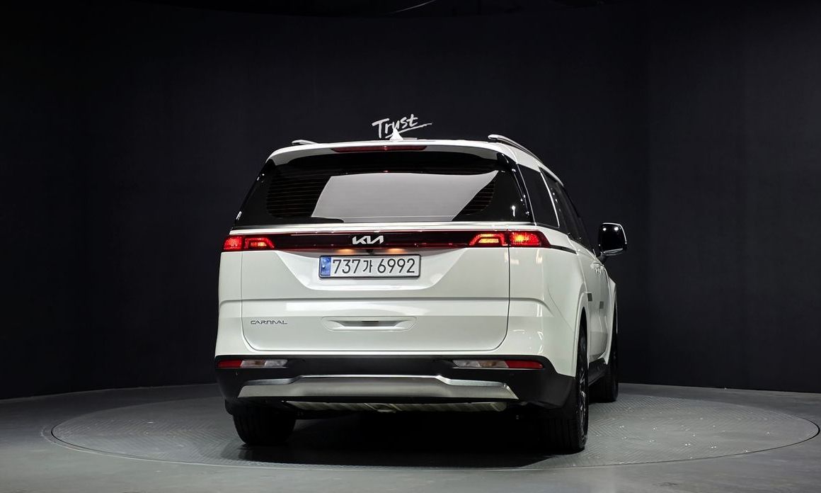 Kia Carnival 11-Seater Signature, 2023