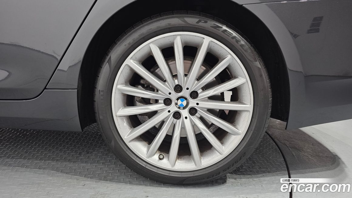 BMW 5-Series 530i xDrive Luxury, 2023