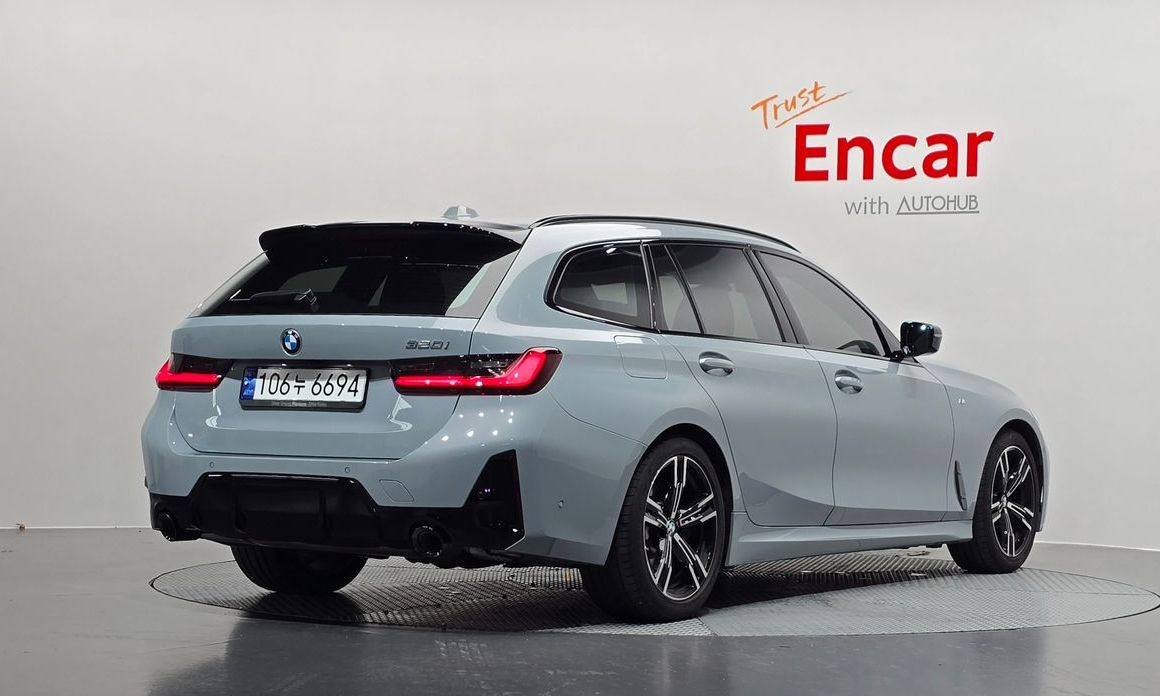 BMW 3-Series 320i Touring M Sports, 2024
