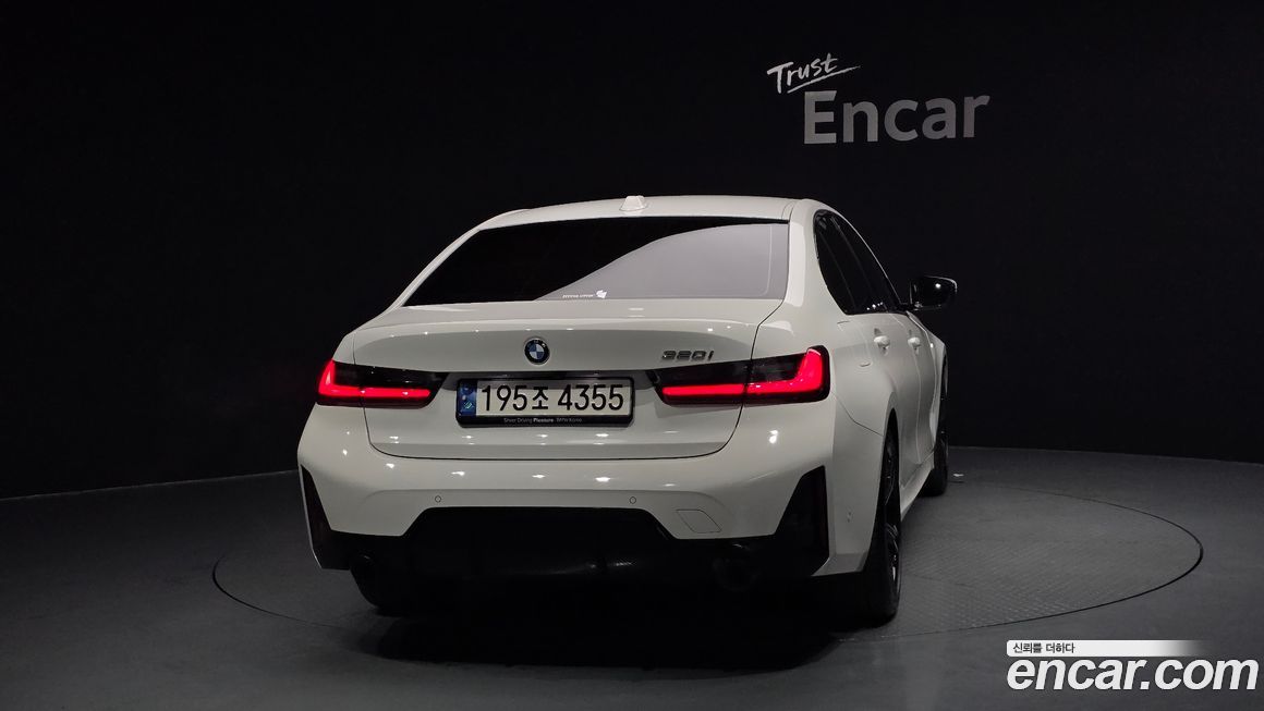 BMW 3-Series 320i M Sport, 2024