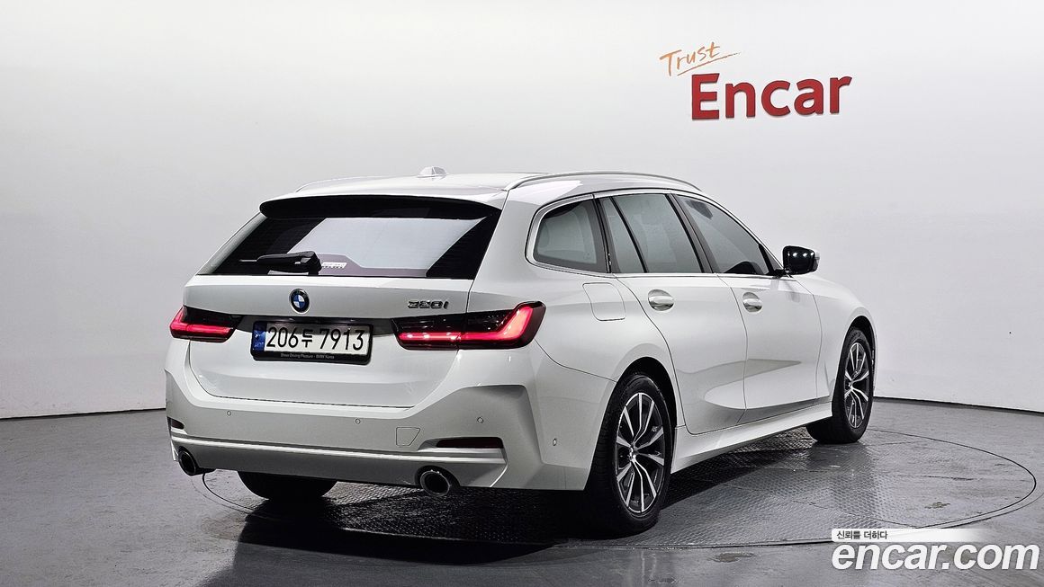 BMW 3-Series 320i Touring, 2023
