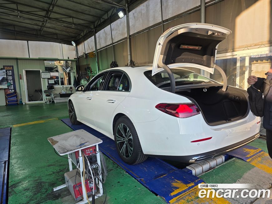 Mercedes-Benz E-Class E200 AMG Line, 2025