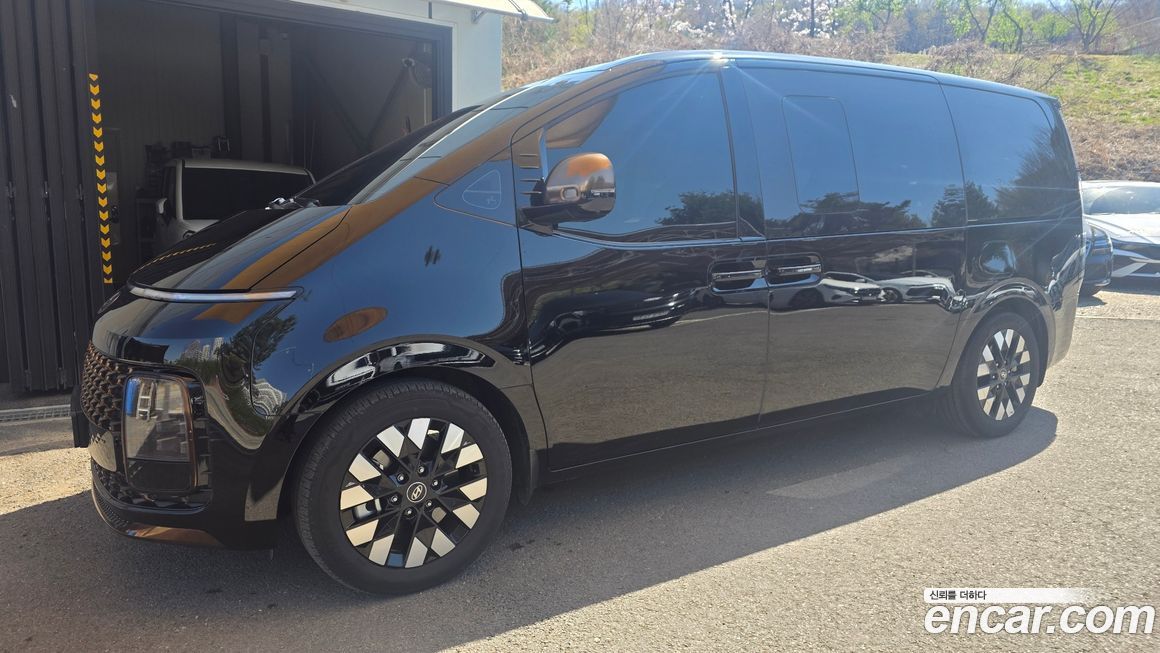 Hyundai Staria Lounge 9-Seater, 2025