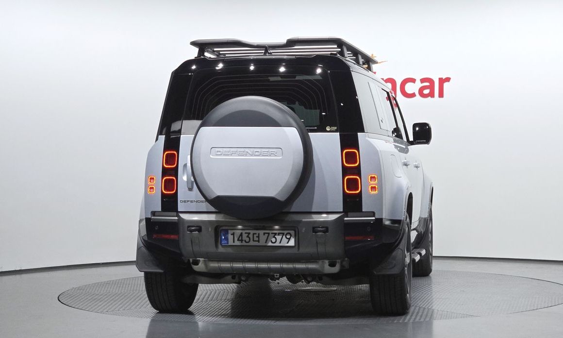 Land Rover Defender 110 P300 X-Dynamic SE, 2024