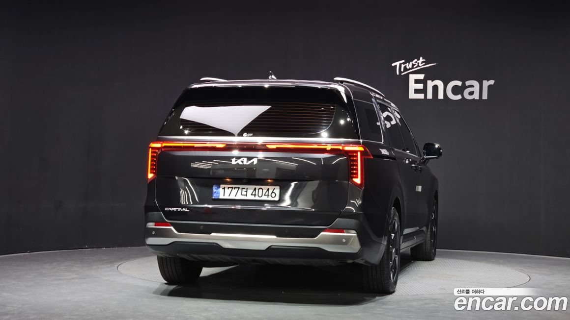 Kia Carnival 7-Seater Outdoor, 2025