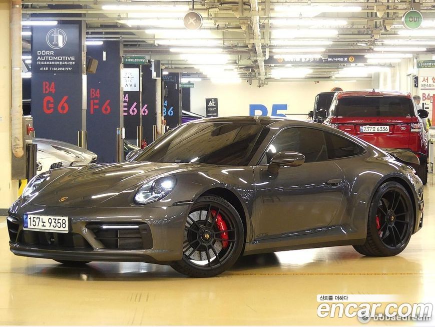 Porsche 911 Carrera 4 GTS, 2023