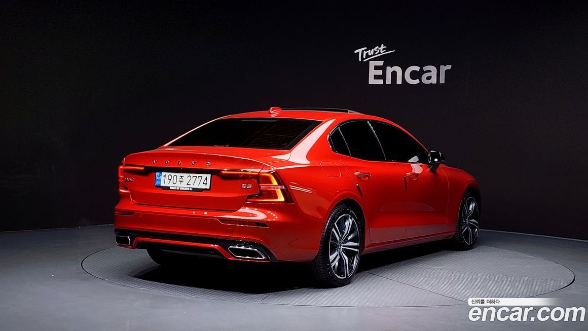 Volvo S60 B5 R-Design, 2022