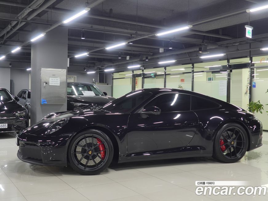 Porsche 911 Carrera 4 GTS, 2025