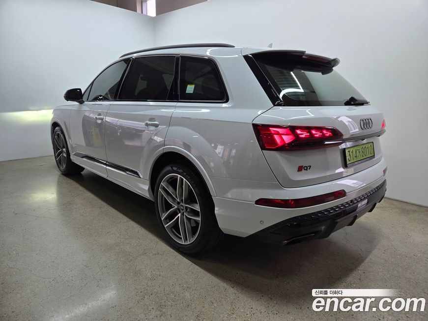 Audi Q7 55 TFSI Quattro Premium, 2025