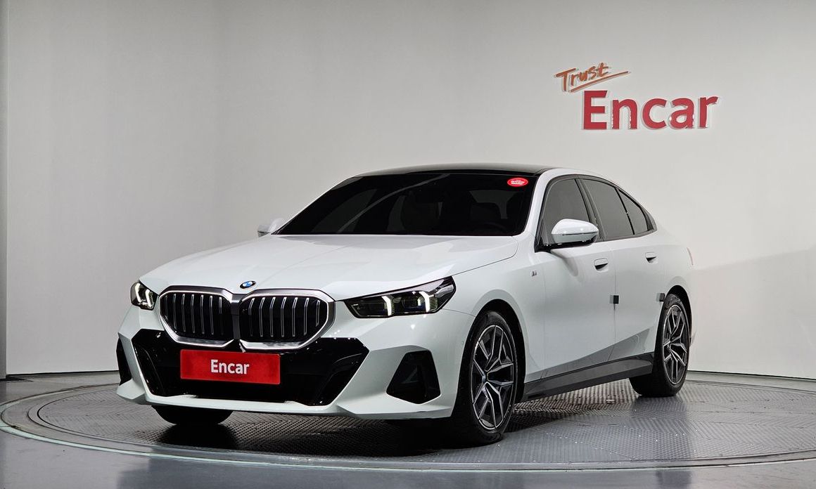 BMW 5-Series 520i M Sport, 2025