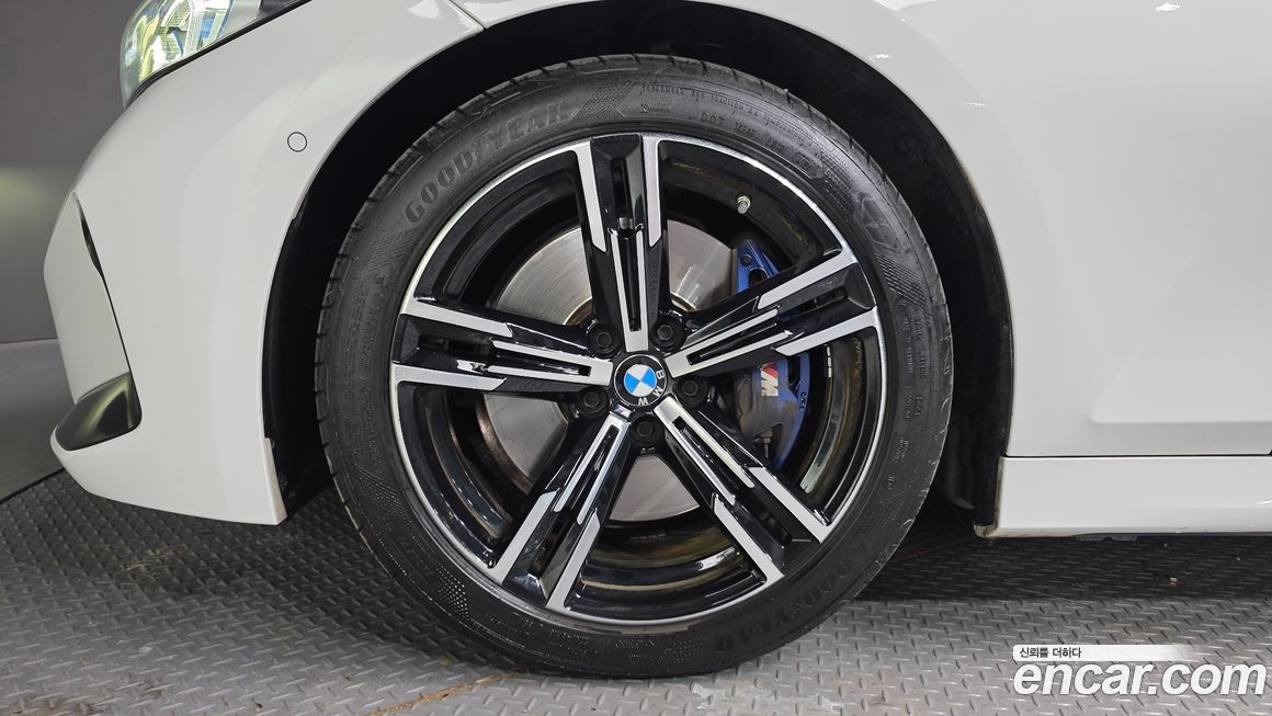 BMW 3-Series 320i M Sport, 2023