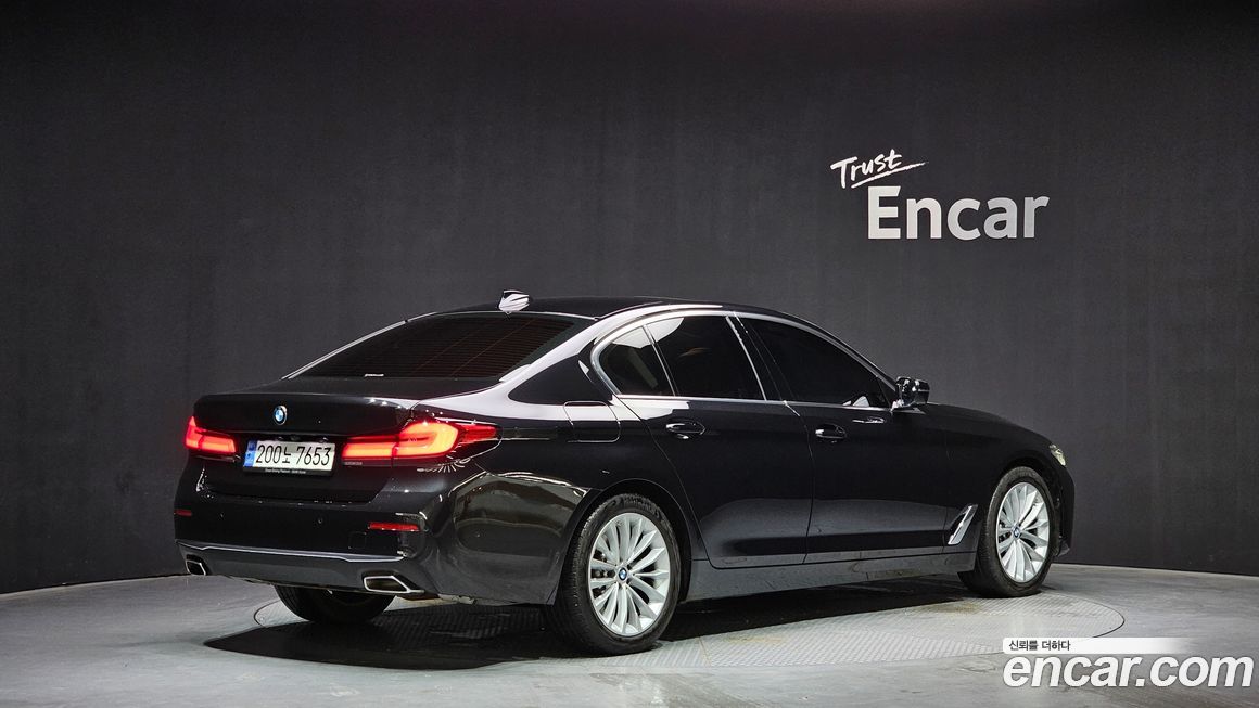 BMW 5-Series 520i Luxury, 2023