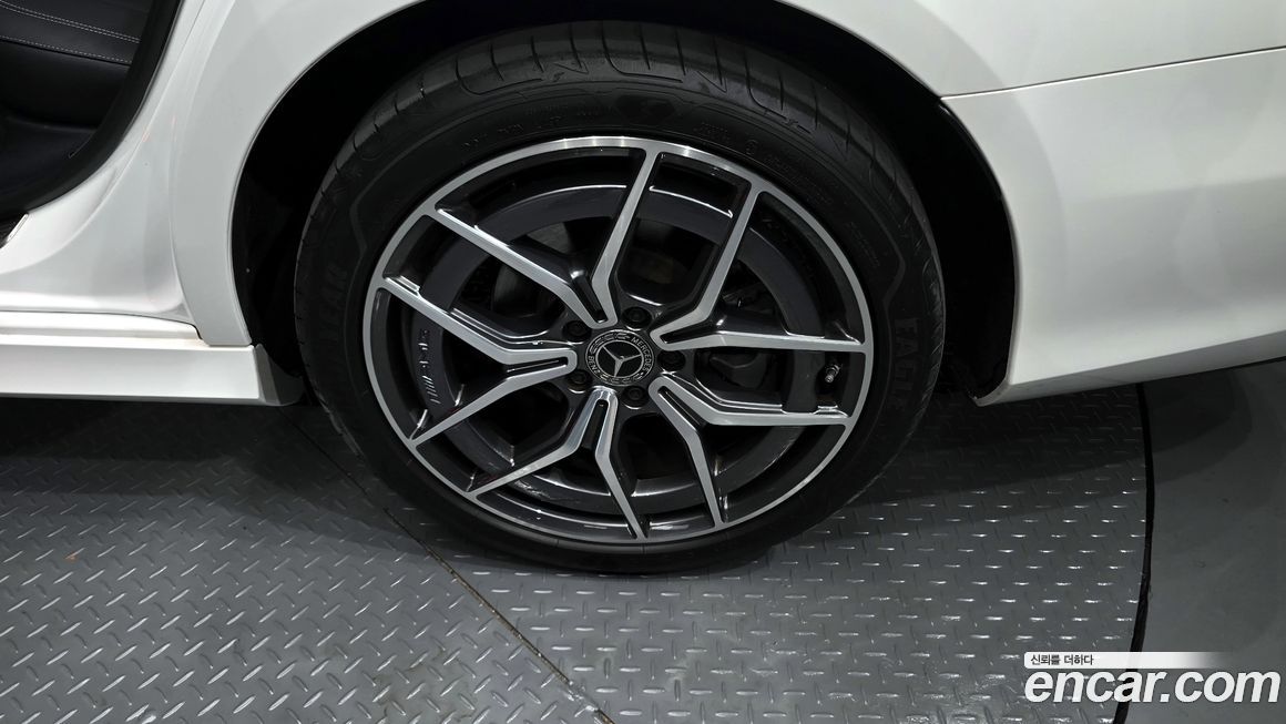 Mercedes-Benz E-Class E220d 4MATIC AMG Line, 2023